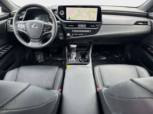 Used 2024 Lexus ES 350 Ultra Luxury w/ Accessory Package (Z2) image 13