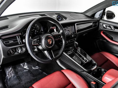 Used 2024 Porsche Macan Base w/ Premium Plus Package image 18