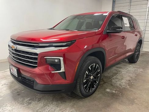 Used 2026 Chevrolet Traverse LT w/ Sun and Wheel Package FWD image 3