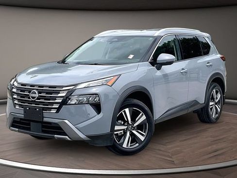 Used 2025 Nissan Rogue SL FWD image 1