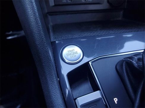 Used 2021 Volkswagen Tiguan SE image 24