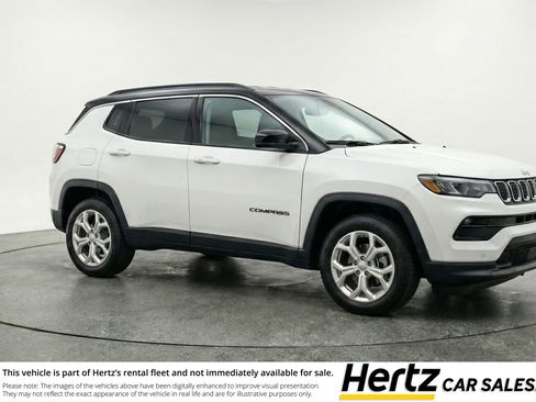 Used 2025 Jeep Compass Latitude AWD/4WD image 1