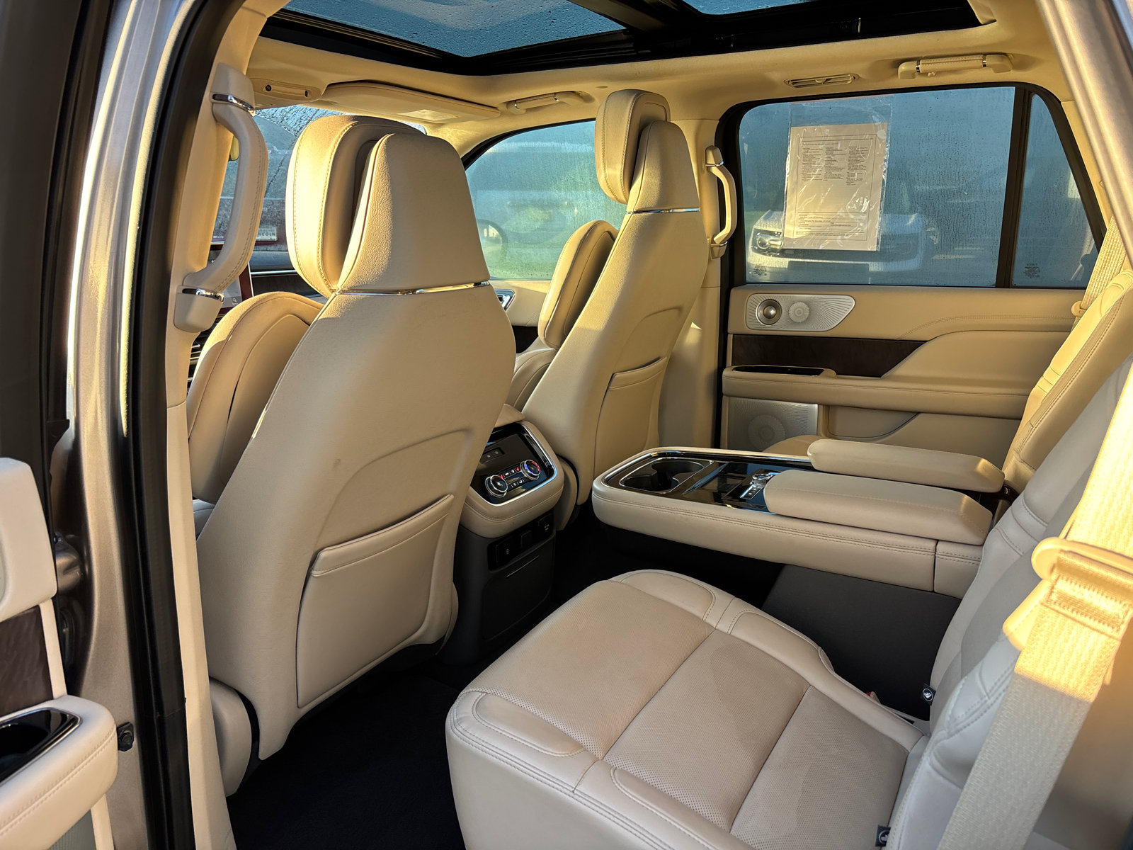 Certified 2020 Lincoln Navigator Reserve w/ Luxury Package AWD/4WD image 27