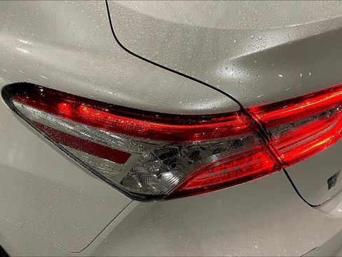 Used 2020 Toyota Camry XLE FWD image 22
