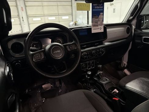 Used 2024 Jeep Wrangler Unlimited Sport AWD/4WD image 17