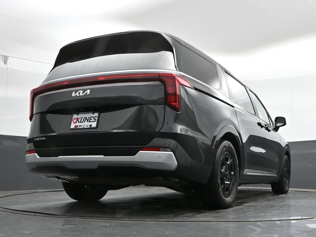 Used 2025 Kia Carnival FWD image 41