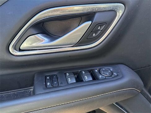 Used 2022 GMC Yukon XL SLT w/ SLT Premium Package image 26