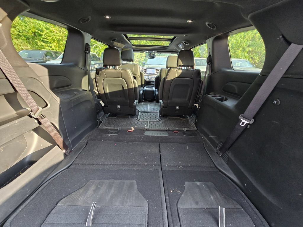 Used 2025 Chrysler Pacifica Select AWD/4WD image 28