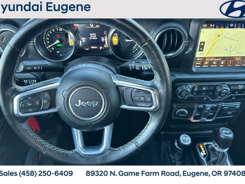 Used 2022 Jeep Wrangler Unlimited Sahara w/ Cold Weather Group image 18