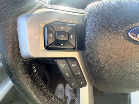 Used 2015 Ford F150 Lariat w/ Equipment Group 502A Luxury AWD/4WD image 9