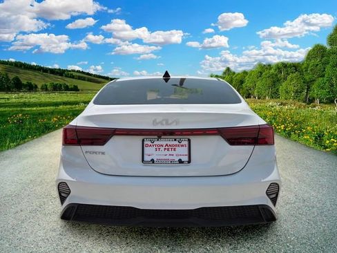 Used 2024 Kia Forte LXS w/ LXS Technology Package FWD image 5