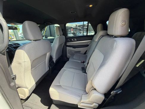 Used 2018 Ford Explorer XLT FWD image 22