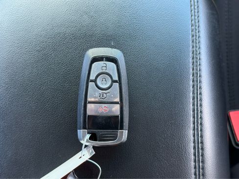 Used 2023 Ford Explorer XLT AWD/4WD image 34