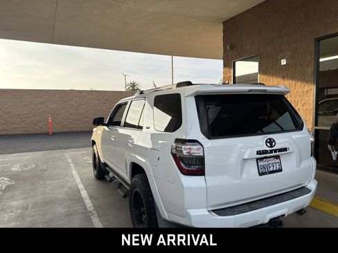 Used 2020 Toyota 4Runner SR5 Premium image 8