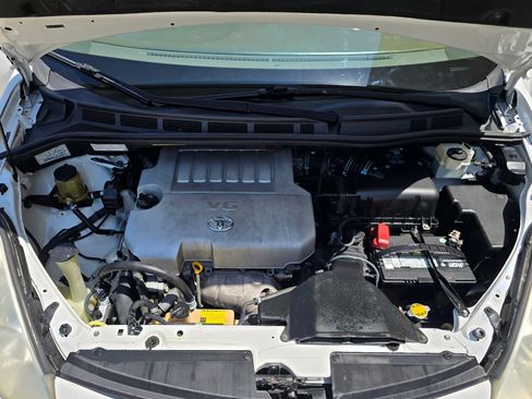 Used 2010 Toyota Sienna LE FWD image 54
