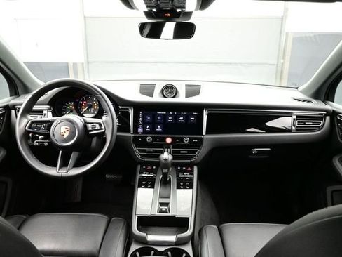 Certified 2025 Porsche Macan AWD/4WD image 20