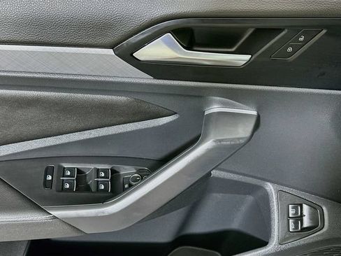 Certified 2023 Volkswagen Jetta SE FWD image 18
