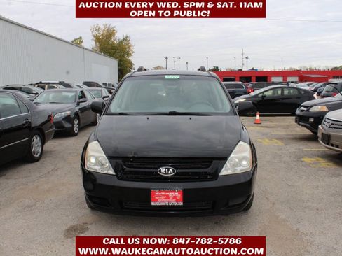 Used 2008 Kia Sedona LX image 2
