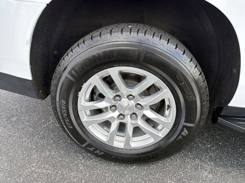 Used 2022 Chevrolet Suburban LT image 17