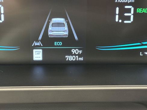 Certified 2025 Hyundai Elantra Hybrid FWD image 17