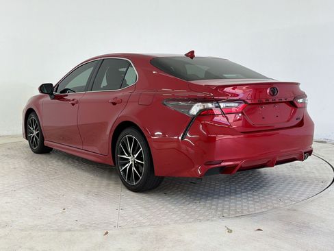 Used 2022 Toyota Camry SE FWD image 3