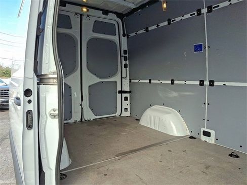 Used 2025 Mercedes-Benz Sprinter 2500 image 11