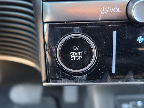 Certified 2025 Hyundai Ioniq 5 SEL image 32