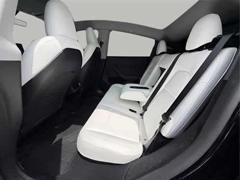 Used 2023 Tesla Model Y Long Range image 42