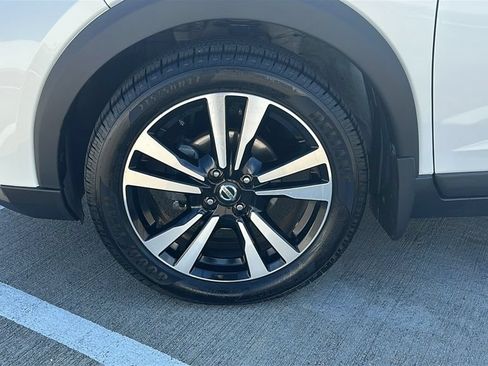 Used 2018 Nissan Kicks SV FWD image 7