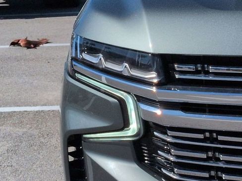 Used 2023 Chevrolet Suburban Premier image 10