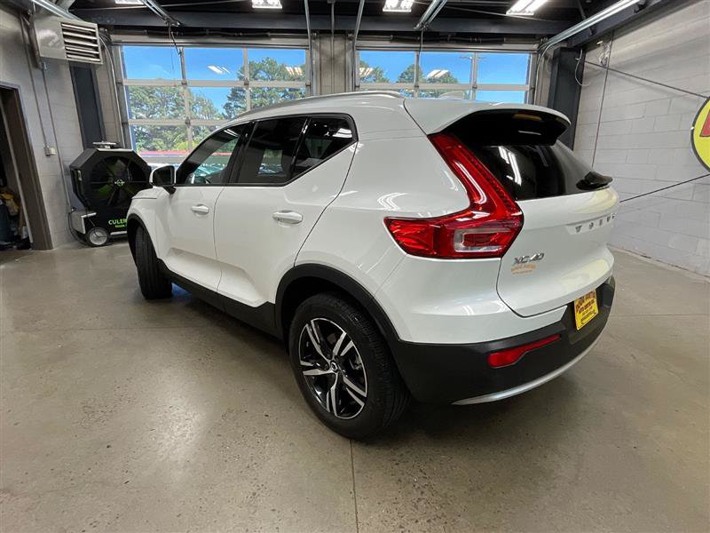 Used 2023 Volvo XC40 B5 Core AWD/4WD image 3