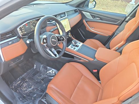 Used 2024 Jaguar F-PACE R-Dynamic S image 16