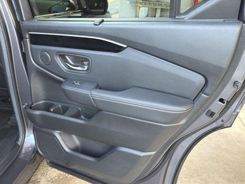 Used 2025 Honda Pilot EX-L image 15