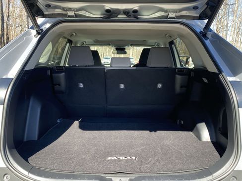 Used 2021 Toyota RAV4 XLE w/ Convenience Package image 13