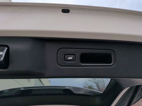 Certified 2023 Honda Pilot Touring image 10