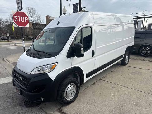 Used 2025 RAM ProMaster 2500 w/ Convenience Group FWD image 3