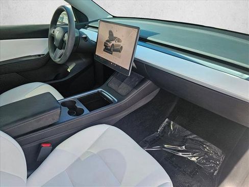 Used 2022 Tesla Model Y Long Range AWD/4WD image 22