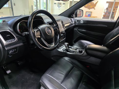 Used 2020 Jeep Grand Cherokee Limited AWD/4WD image 16