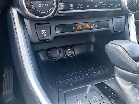 Certified 2025 Toyota RAV4 XLE AWD/4WD image 33