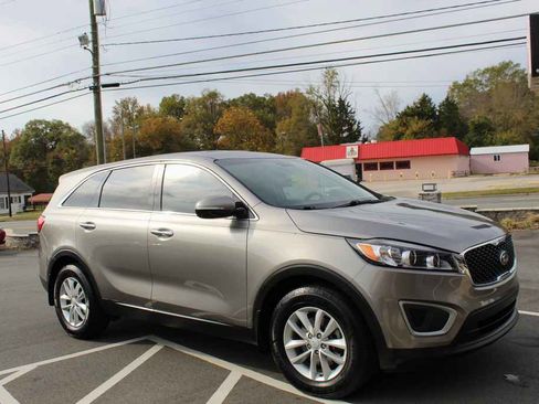 Used 2018 Kia Sorento L image 3