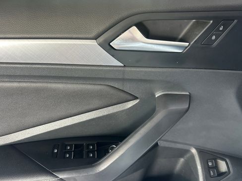 Certified 2024 Volkswagen Jetta SE w/ Panoramic Sunroof Package image 11