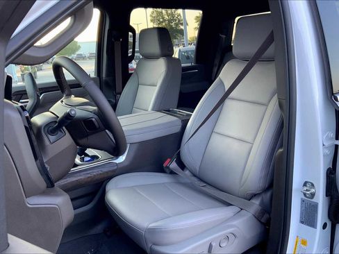 New 2025 GMC Sierra 2500 SLT w/ SLT Premium Package image 9