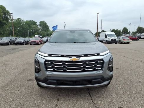 Used 2026 Chevrolet Equinox LT w/ Convenience Package II FWD image 2