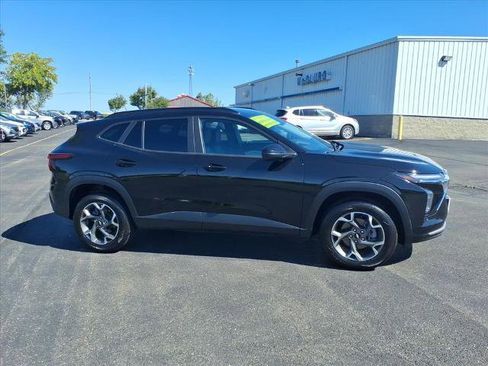 Used 2024 Chevrolet Trax LT w/ Driver Confidence Package image 4