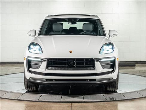 Used 2025 Porsche Macan image 6
