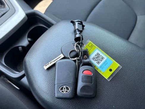 Used 2021 Toyota RAV4 LE FWD image 27