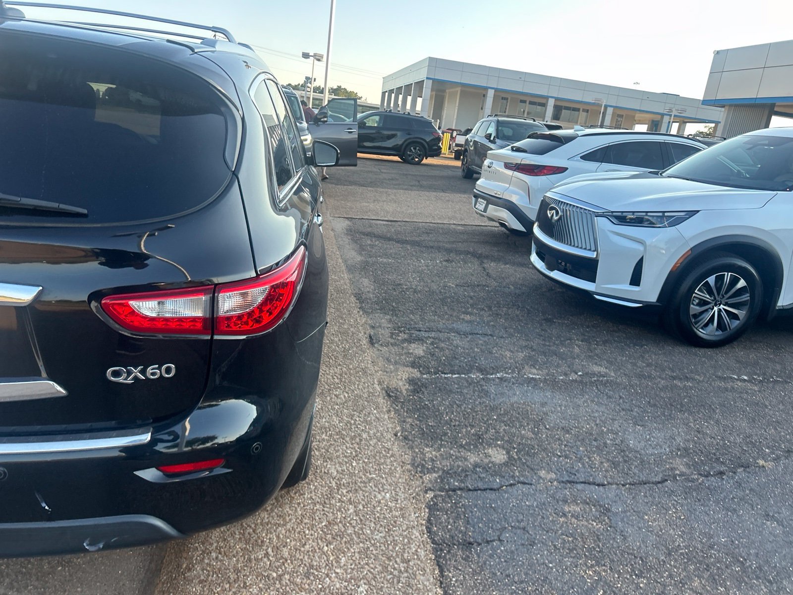 Used 2015 INFINITI QX60 FWD w/ Deluxe Touring Package image 9