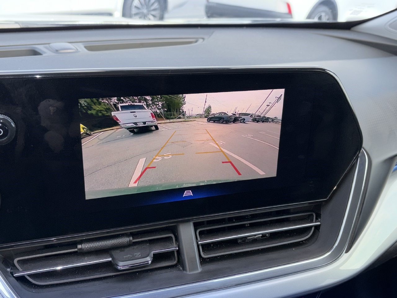 Used 2025 Chevrolet Trax LT FWD image 14
