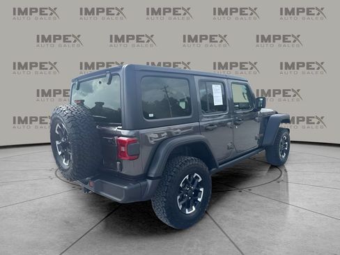 Used 2025 Jeep Wrangler Unlimited Rubicon w/ Convenience Group AWD/4WD image 4