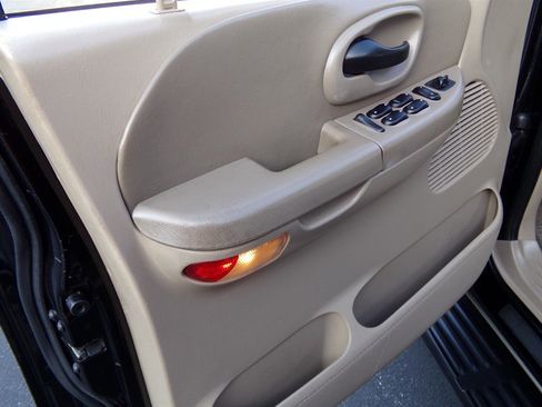 Used 2001 Ford F150 Lariat image 49